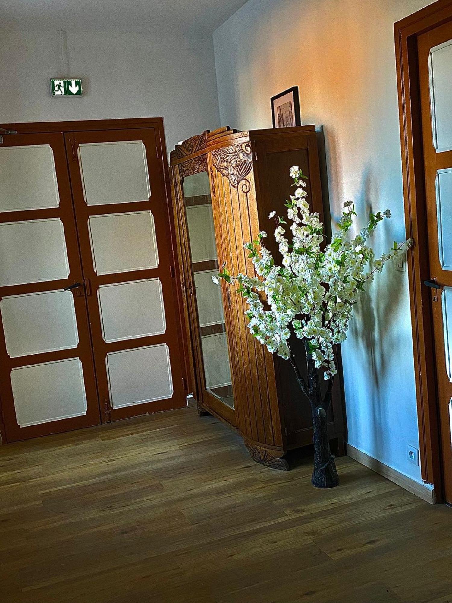 Hotel & Restaurant Isvara Breteuil Екстер'єр фото